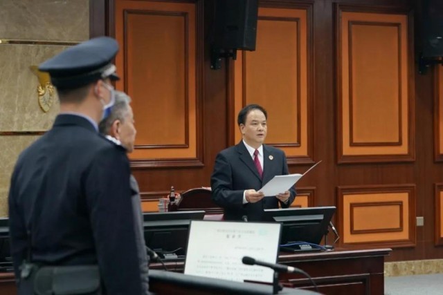 被控受贿17亿余元广西贵港市委原书记李新元受审